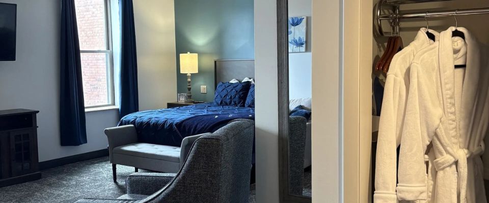 Studio Suite 1 King bed 1 sofa bed room picture
