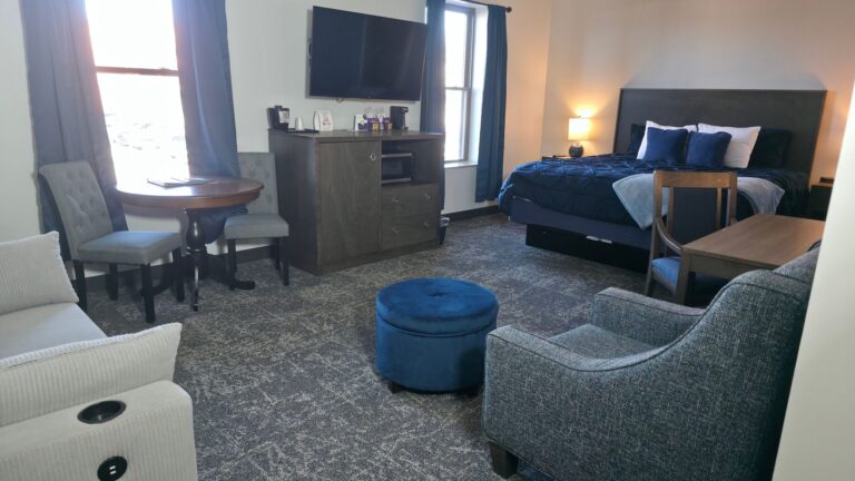 Deluxe King Room with Sofa Bed, Non-Smoking