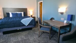 Deluxe King Room desk and bed in The Northeastland Hotel