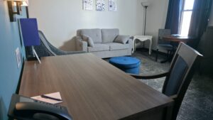 Deluxe King Room desk and sofa bed in The Northeastland Hotel