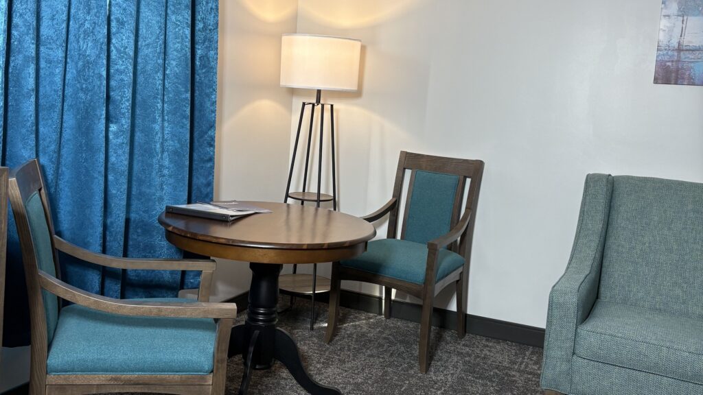 Deluxe queen seating area